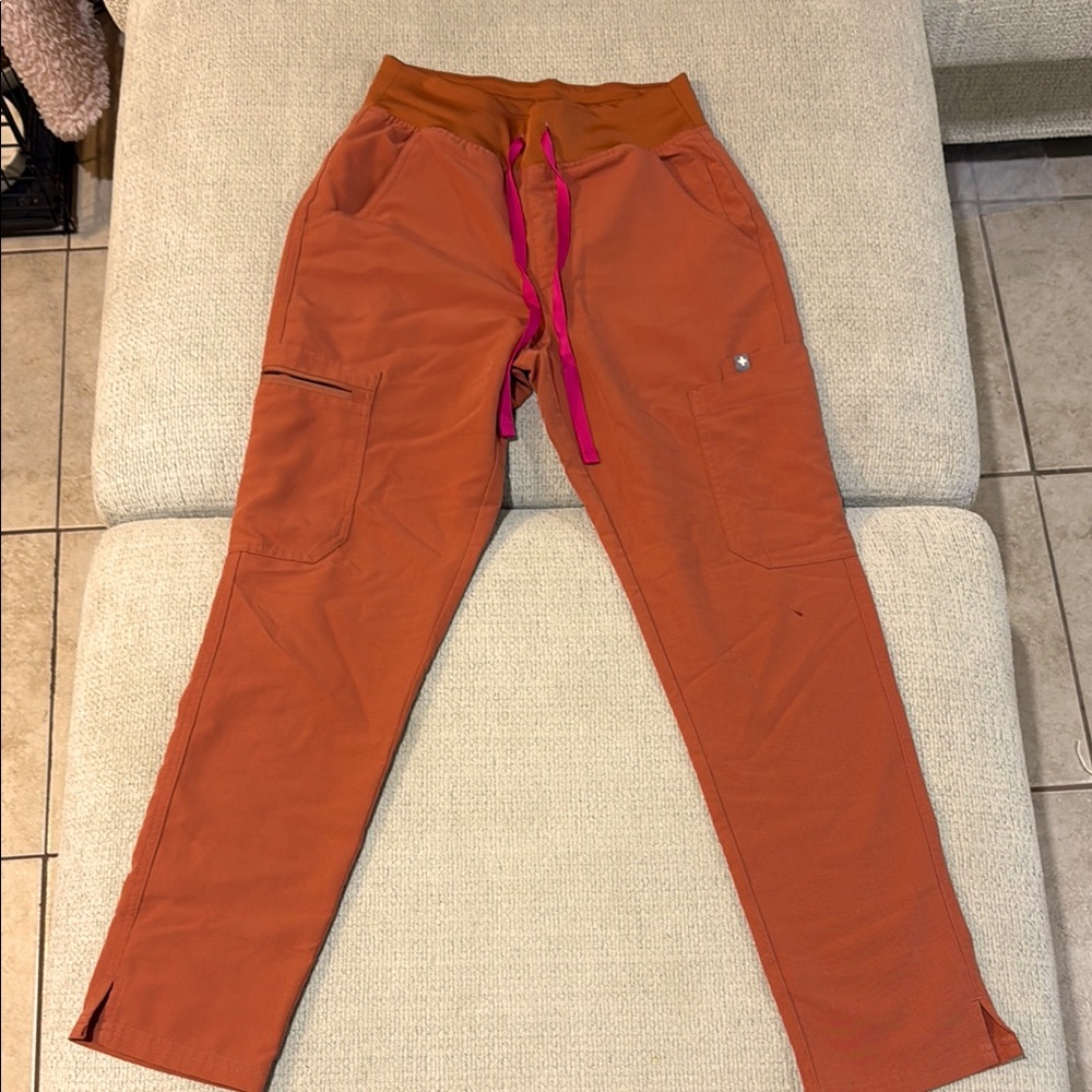 Terracotta FIGS scrub set